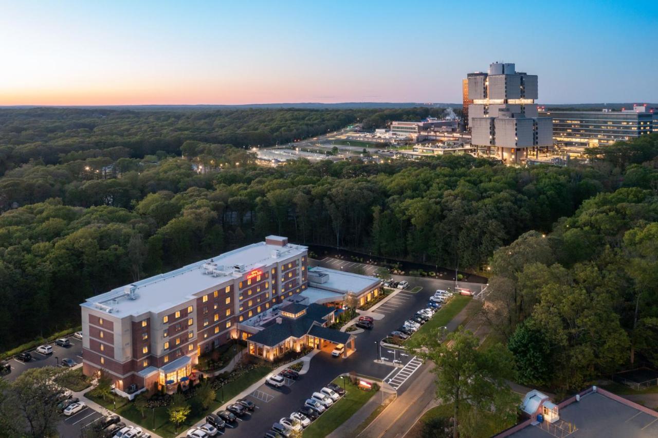 Hilton Garden Inn Stony Brook Exterior foto