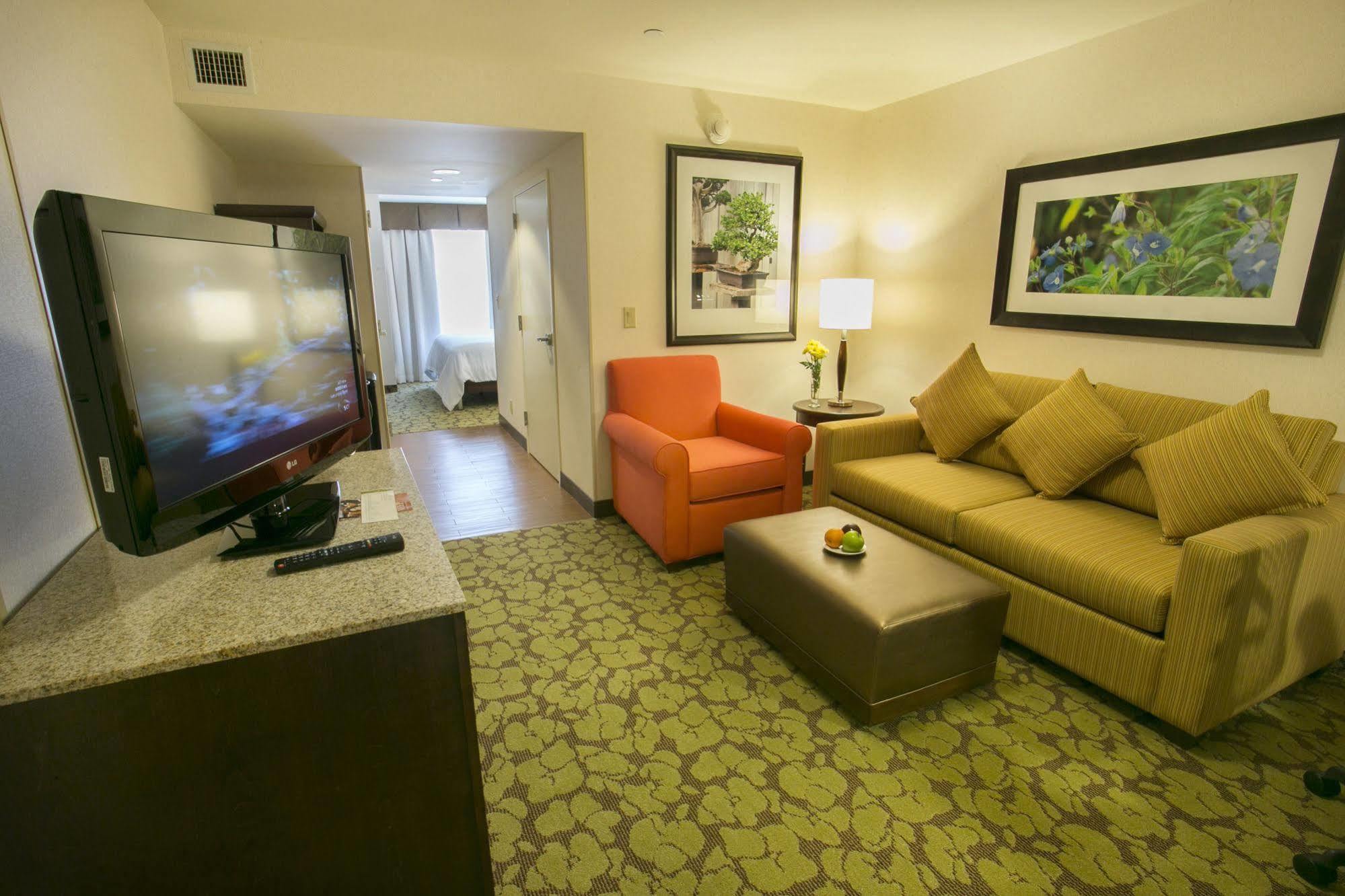 Hilton Garden Inn Stony Brook Exterior foto